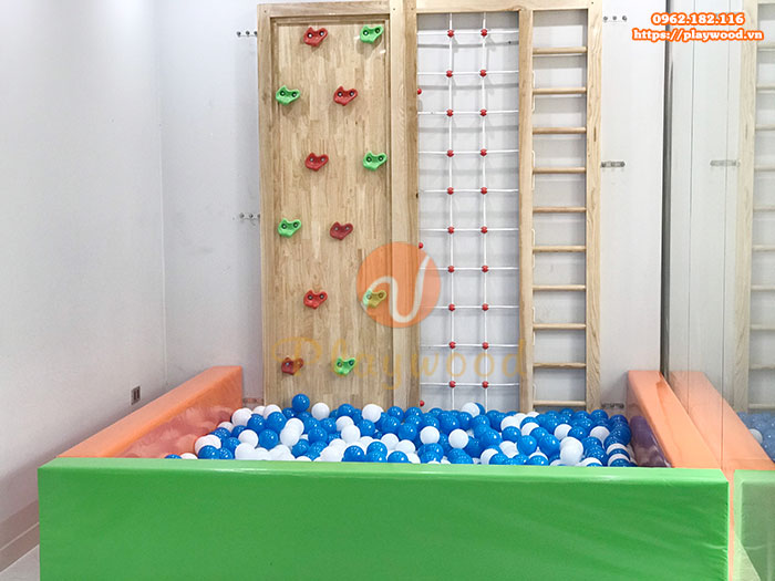 Sản xuất lắp đặt bộ vách leo núi kèm bể bóng cho khách hàng tại Dương Nội- Hà Nội