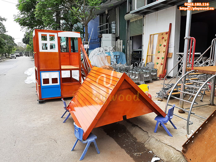 Sản xuất và bàn giao bộ Cầu trượt nhà khối liên hoàn kèm xích đu gỗ cho khách hàng tại Biên Hòa