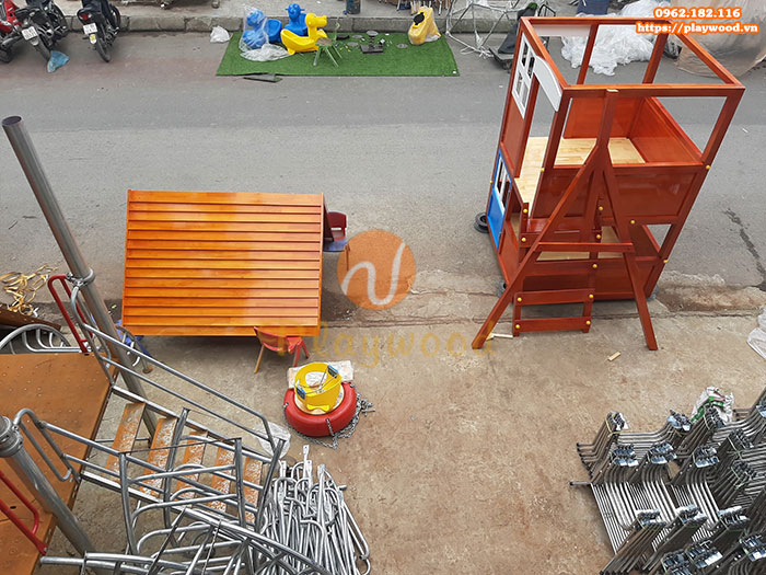 Sản xuất và bàn giao bộ Cầu trượt nhà khối liên hoàn kèm xích đu gỗ cho khách hàng tại Biên Hòa